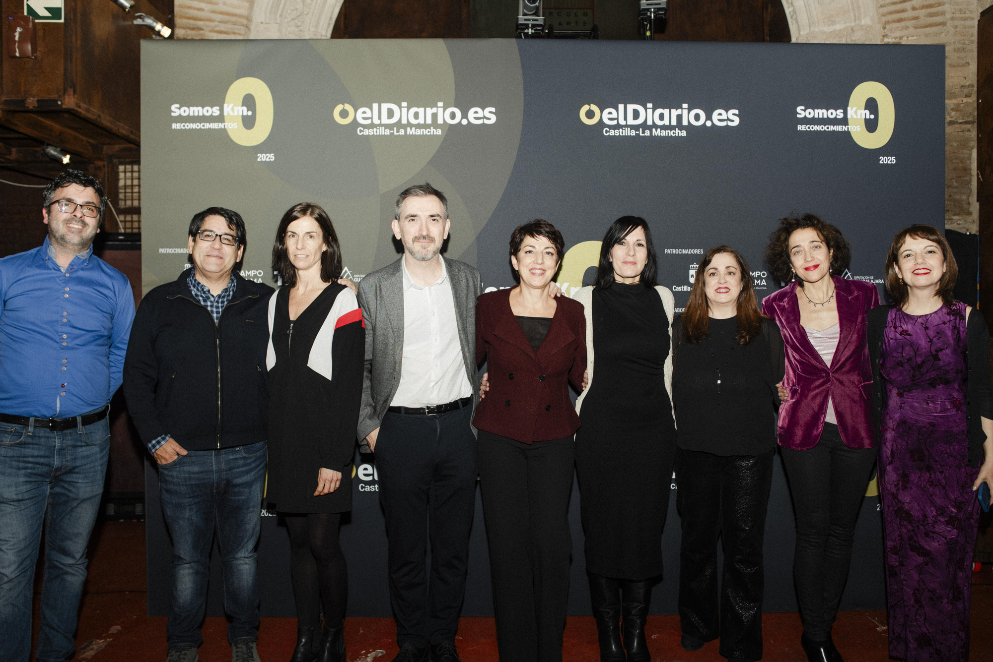 De izquierda a derecha: Fidel Manjavacas, Luis Enrique Espinoza, Esther Alonso, Ignacio Escolar, Rosalía Lloret, Mar Eiroa, Carmen Bachiller, Verónica García y Alicia Avilés