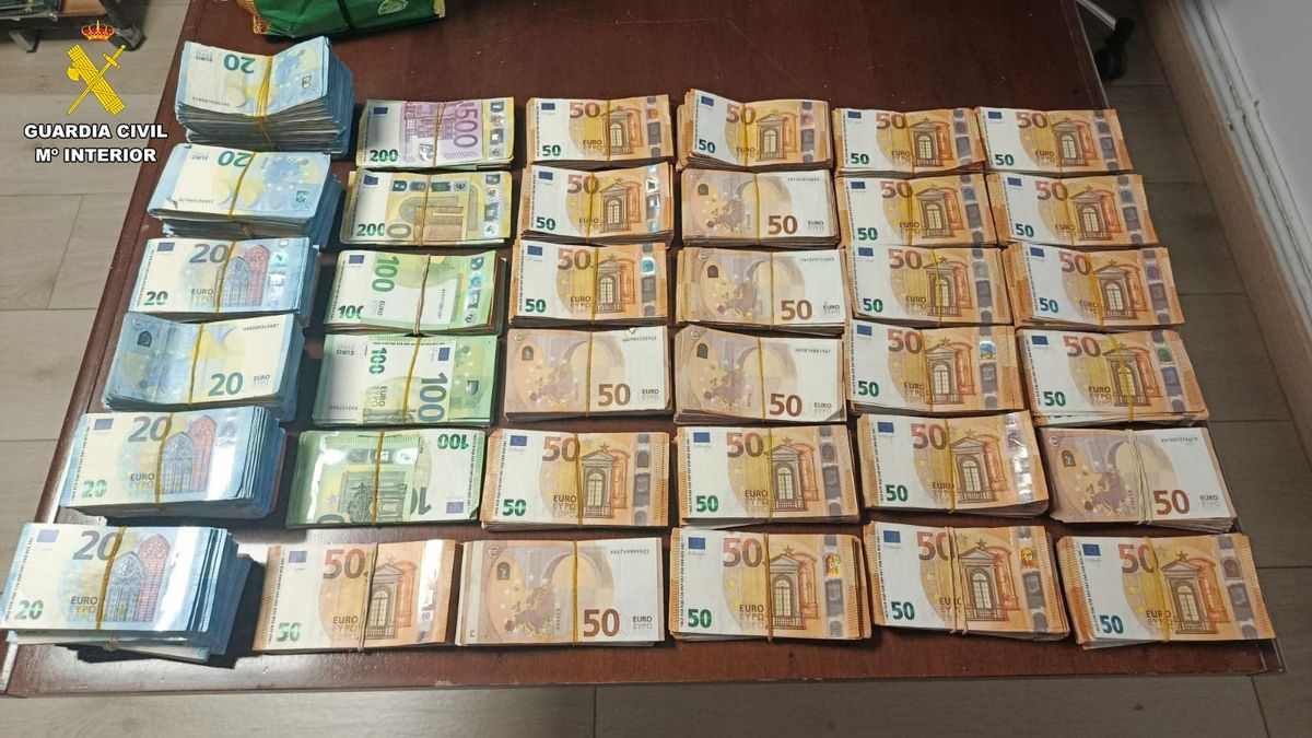 Interceptado en la provincia de Albacete un conductor que viajaba con 195.000 euros ocultos en los asientos de su vehículo
