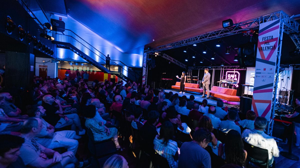 L’edició valenciana elDiario.es premia Georgina Molla, 'El dolcet pal café', Caixa Ontinyent i l'AVL en la Festa pel Valencià