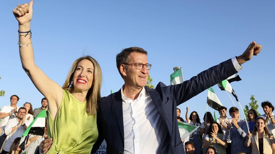 Feijóo aplaca al PP extremeño para reconducir sus negociaciones con Vox ante el riesgo para el 23J