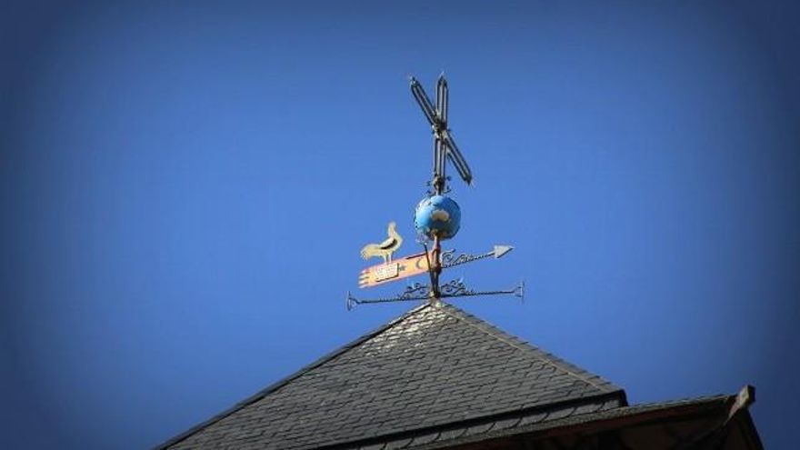 La nueva veleta artesana de Bercianos. / Carlos J. Domínguez