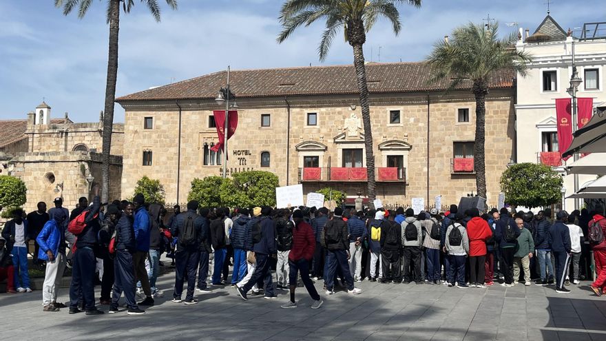 Vox azuza el miedo a los migrantes en Mérida pero ni hay 900, ni denuncias y los expulsados no llegan al 1%