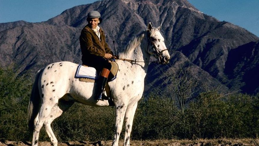 Desde "Estamos mal, pero vamos bien" hasta "Síganme, no los voy a defraudar": Menem, en 20 frases célebres