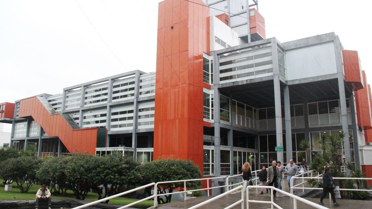 Los trabajadores del Hospital Durand denuncian que la crisis deja servicios paralizados y faltante de camas y profesionales.