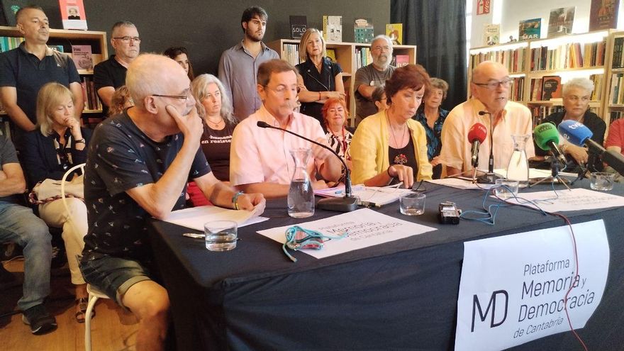 Presentación en Santander de la Plataforma Memoria y Democracia de Cantabria.