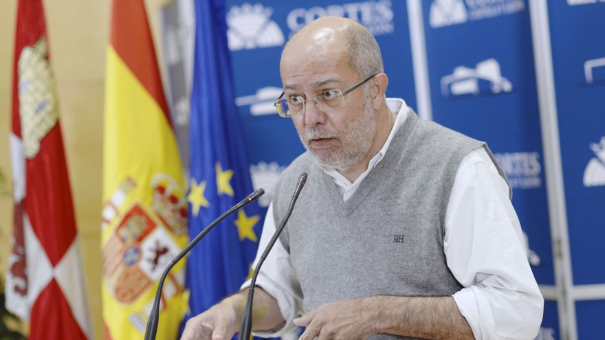 El representante de Ciudadanos, Francisco Igea, durante la rueda de prensa. EFE/ Nacho Gallego