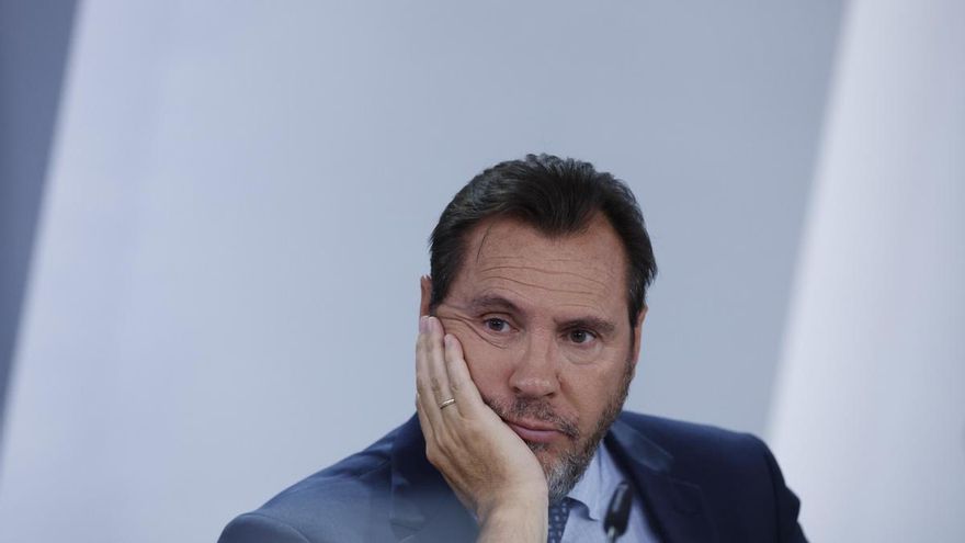 El ministro de Transportes y Movilidad Sostenible, Óscar Puente durante la rueda de prensa posterior a la reunión del Consejo de Ministros, este martes en el Palacio de la Moncloa.