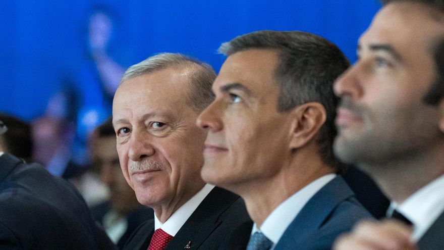 Recep Tayyip Erdogan junto a Pedro Sánchez durante un encuentro empresarial España - Turquía, en la Sede Ciudad BBVA, en junio de 2024, en Madrid.