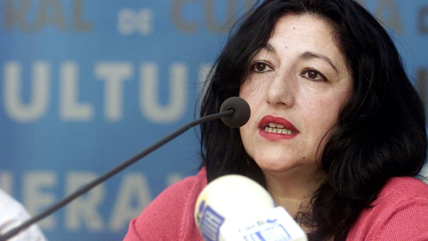 La familia de Dulce Chacón retira su nombre de un premio literario al vetar el PP la mención a la “dignidad y la justicia”