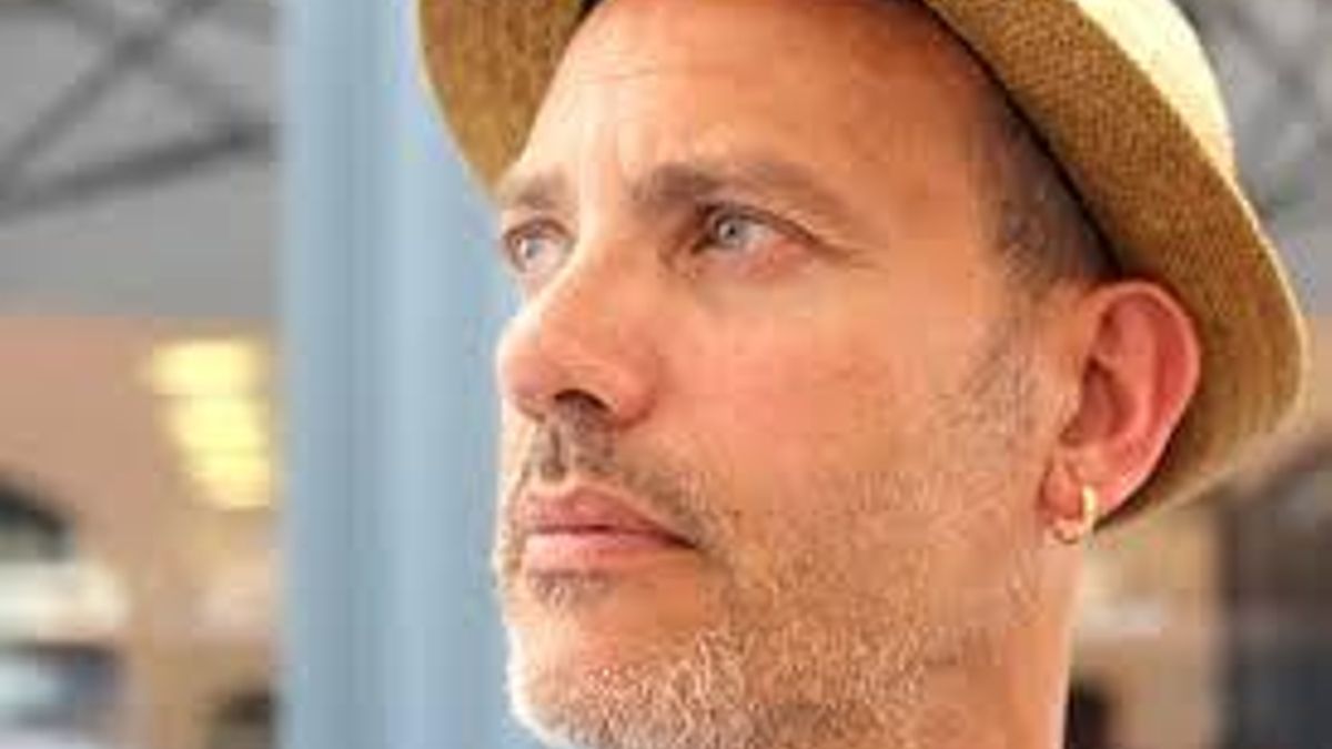 Imanol Gómez Martín, poeta: "La poesía ha resultado ser una vitamina tanto como lectura como en escritura"