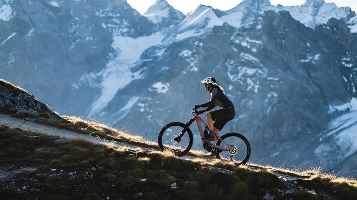 Pedalear con ayuda: lo que dice la ciencia sobre las e‑bikes de montaña