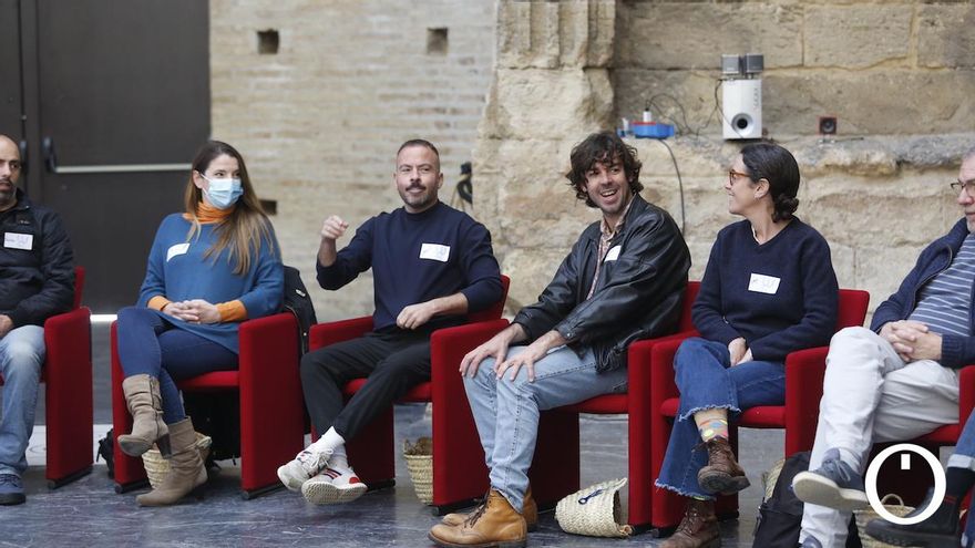 En el centro de la imagen, Jesús Alcaide, Javier Orcaray y Gabrielle Mangeri