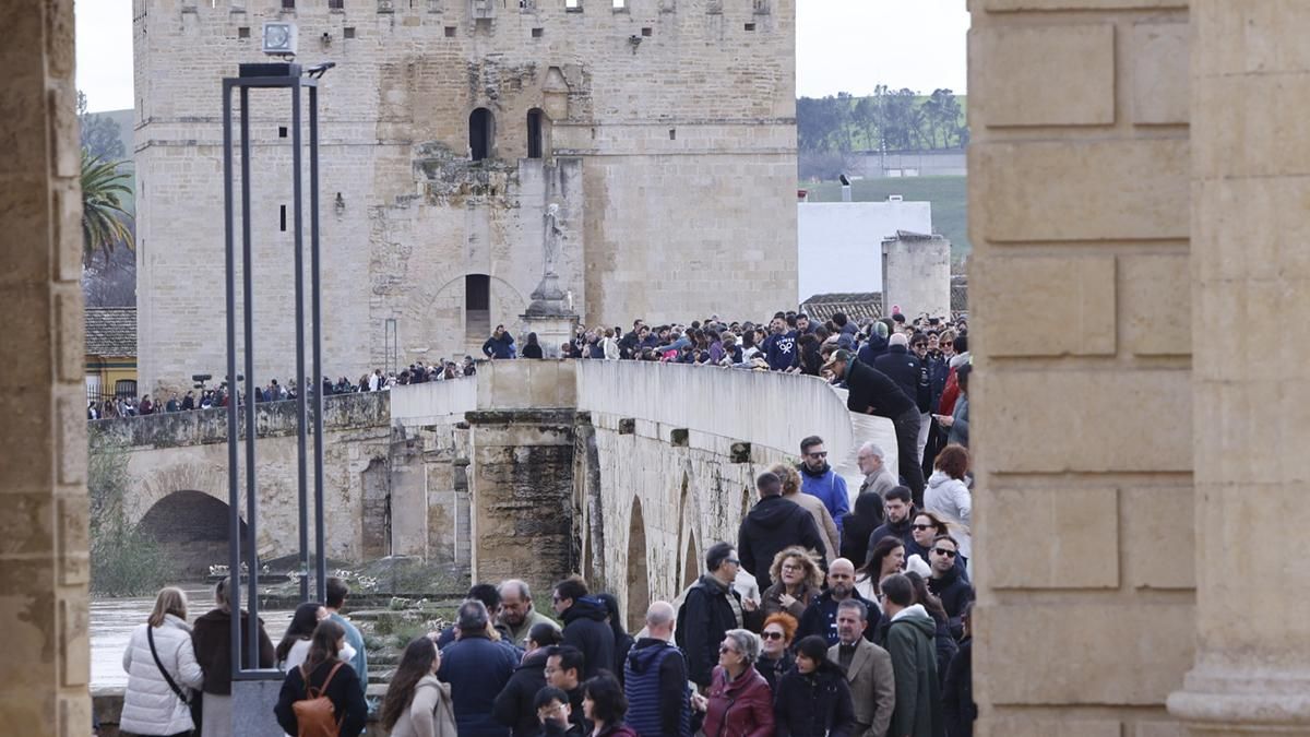 Las imágenes de la reapertura del Puente Romano tras el temporal
