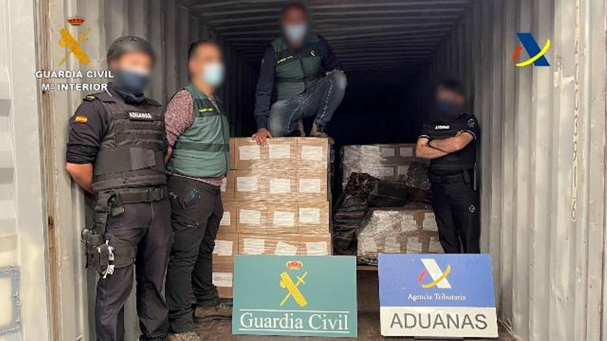 La Guardia Civil y la Agencia Tributaria, en la operación conjunta que ha acabado con la incautación de 1.400 kilos de cocaína