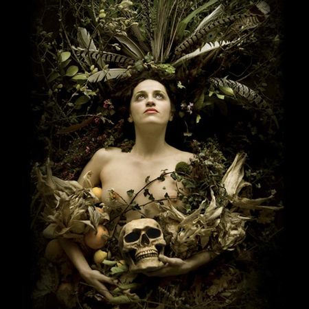 Fotografía de la exposición Éntheos (El sueño, el soñador y la 'Diosa Madre').