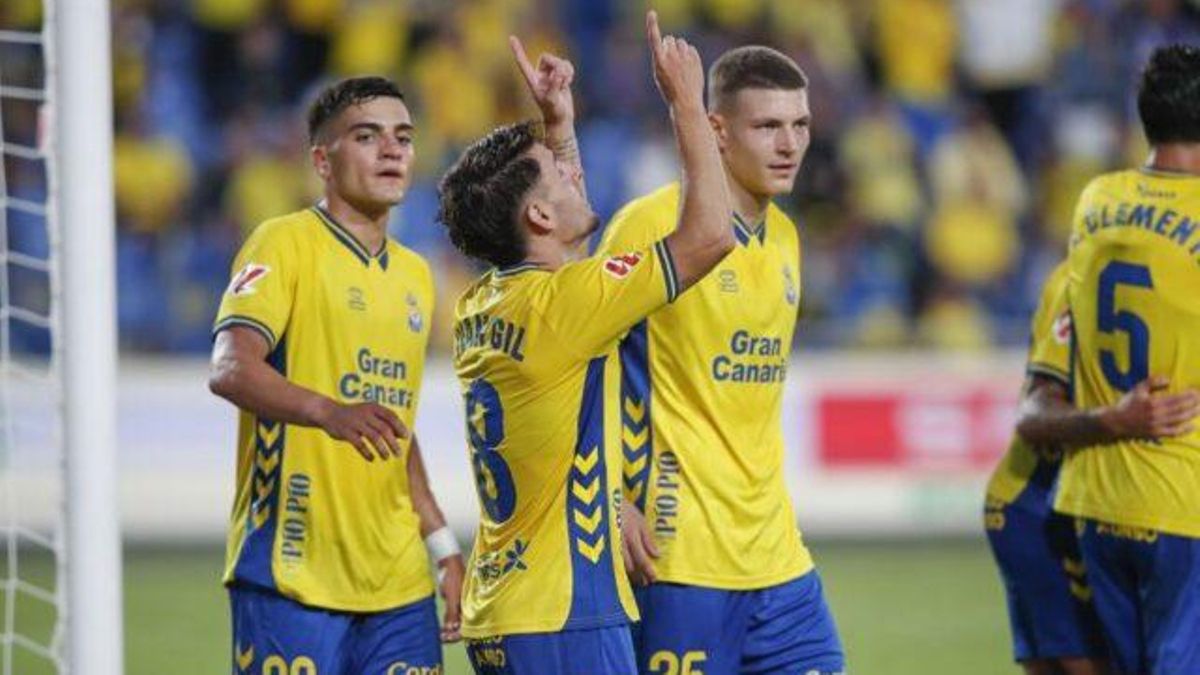 Iván Gil celebra un gol a la Real Sociedad B