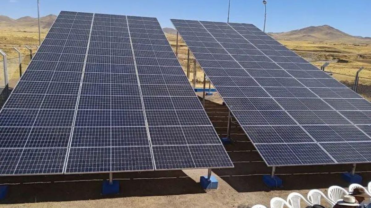 En Espinar, Perú, utilizan energía solar para el bombeo de agua que es utilizada para el riego de cultivos de fresas. Foto: cortesía CooperAcción
