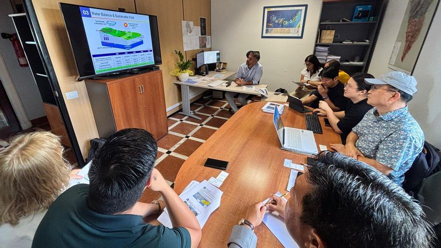 La Palma ha recibido la visita de un equipo del Centro de Investigación de Aguas Subterráneas de Jeju, que ha comparado las características hidrogeológicas y los sistemas de gestión del agua subterránea de ambos territorios con origen volcánico.