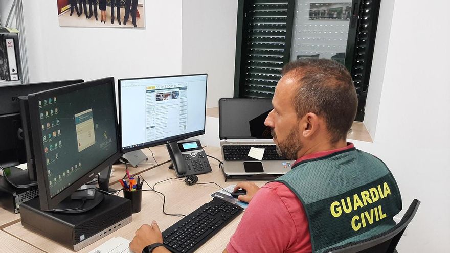 La Guardia Civil de Córdoba investiga a cuatro personas que estafaron 30.000 euros por internet