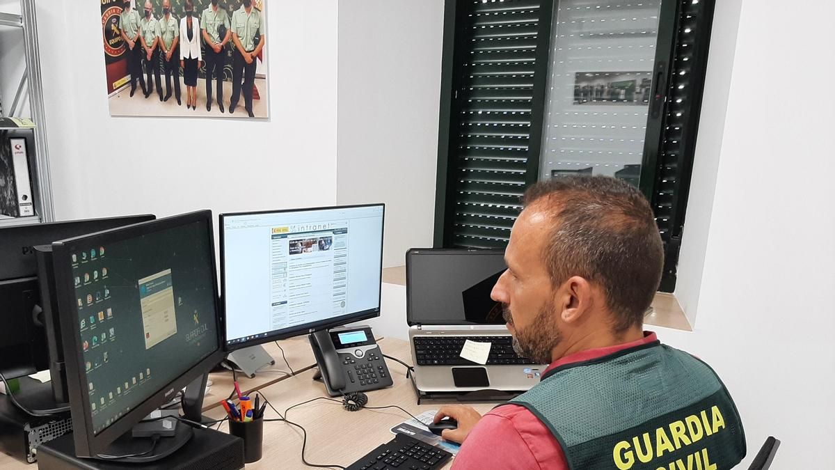 La Guardia Civil de Córdoba investiga a cuatro personas que estafaron 30.000 euros por internet