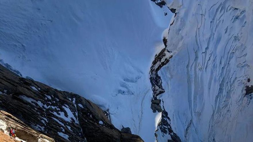 'Incroyable' (290 m, 8a máx., 7b obl.).