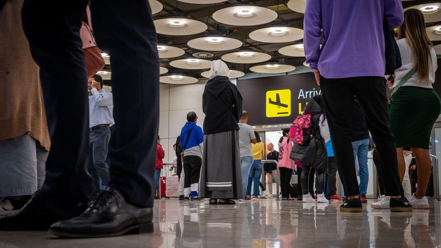 Cae una red que introducía migrantes en Barajas que simulaban ser menores que pedían asilo