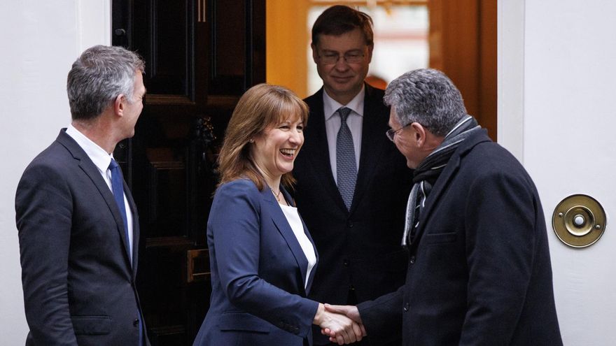 La ministra de Economía británica dice ahora que “el premio gordo” para el Reino Unido es acercarse más a la UE