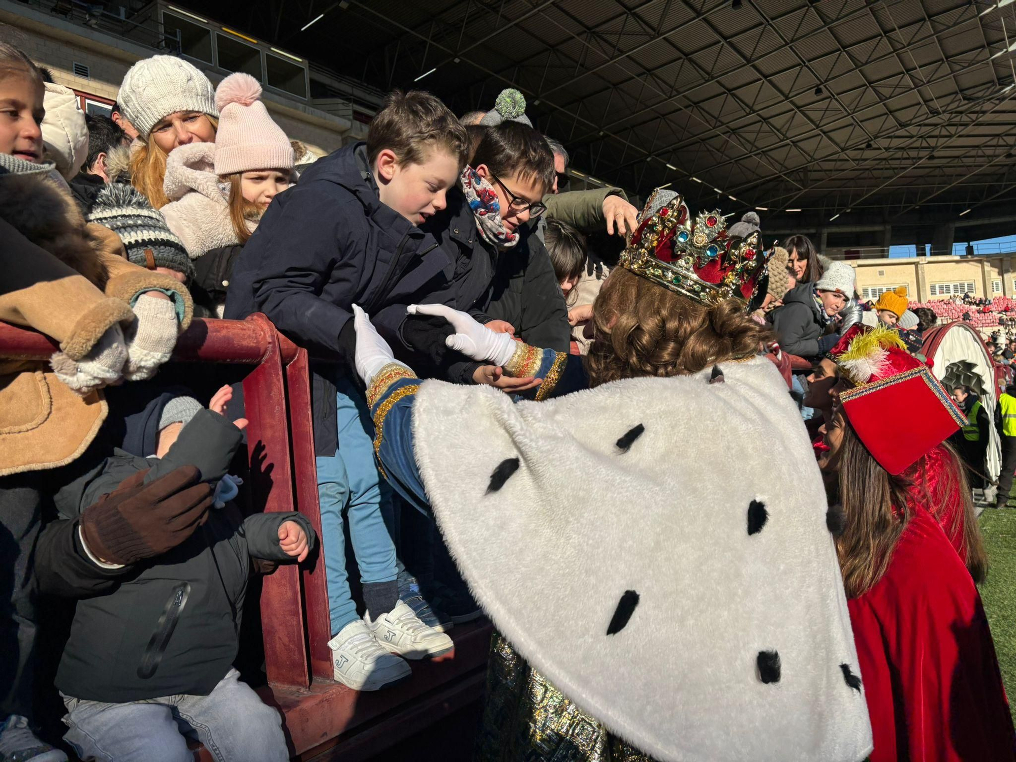 Los Reyes Magos ya están en Logroño: así ha sido el aterrizaje en helicóptero en Las Gaunas
