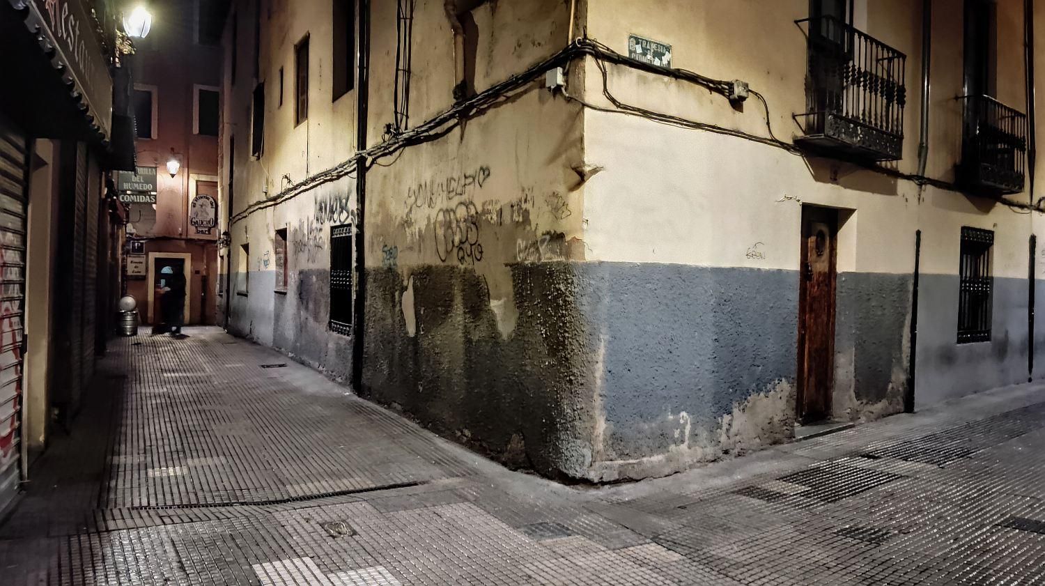La esquina de la calle Carnicerías hacia la Plaza de San Martín.