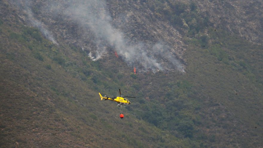 Evacuada la Abadía de Lebanza y confinados dos pueblos por el incendio de Resoba, Palencia