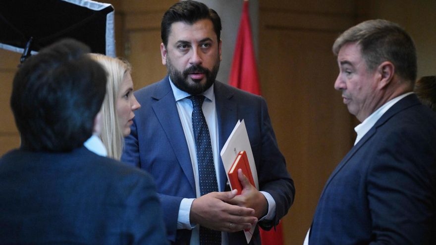 Archivo - El portavoz del PP en la Asamblea de Madrid, Carlos Díaz-Pache, a su salida de la junta de portavoces de la Asamblea de Madrid, en Madrid (España).