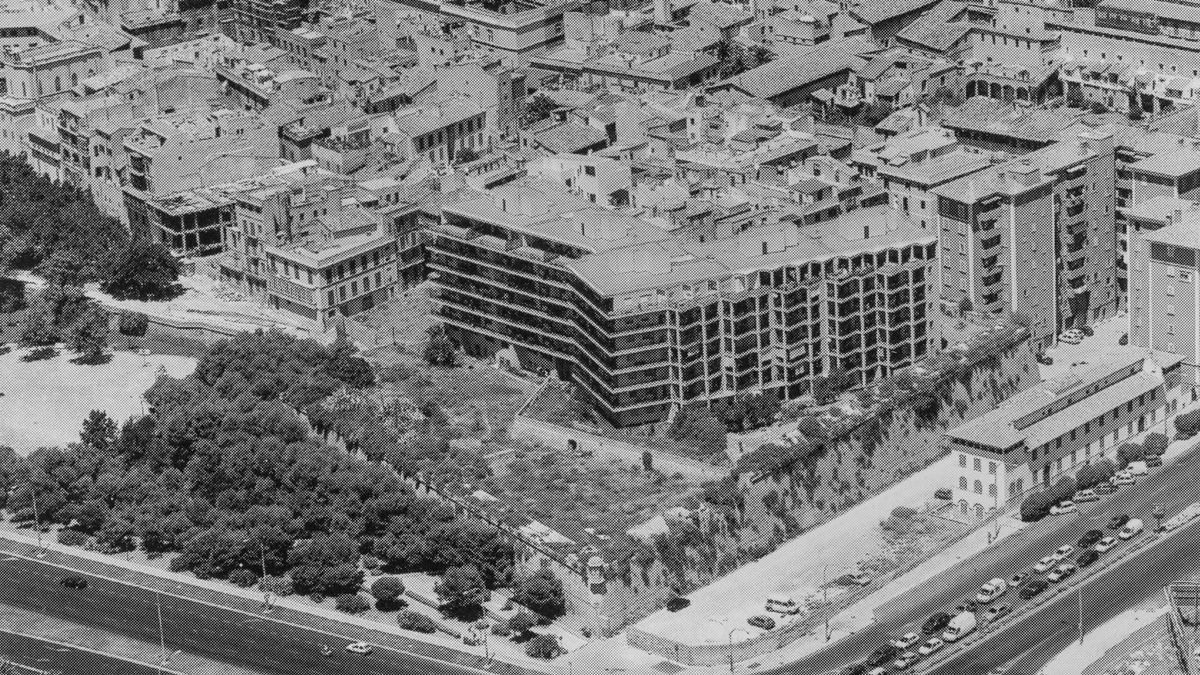 Panorámica de Es Baluard de Es Príncep con los antiguos bloques de edificios para militares