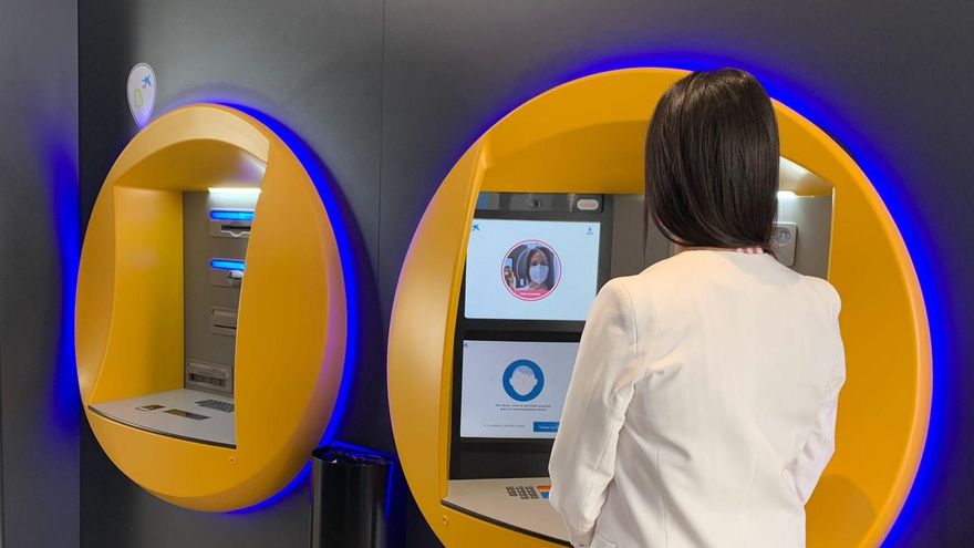 CaixaBank pone en marcha los primeros cajeros con reconocimiento facial en La Palma