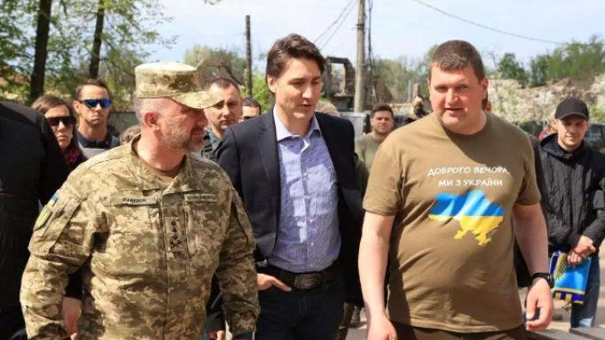 El primer ministro de Canadá, Justin Trudeau, en Irpin, Ucrania