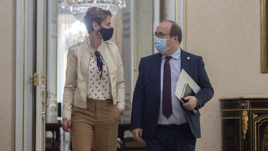 La presidenta del Gobierno de Navarra, María Chivite y el ministro de Política Territorial y Función Pública, Miquel Iceta a su llegada a una reunión en el Ministerio de Política Territorial y Función Pública, a 20 de abril de 2021, en Madrid (España). Du