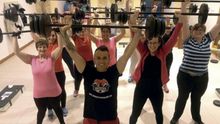 Los gimnasios abren duchas y vestuarios, y pueden recibir a más clientes
