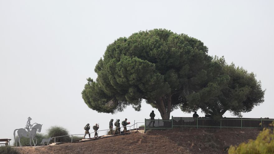 Soldados israelíes en la frontera de Gaza. EFE/EPA/ABIR SULTAN