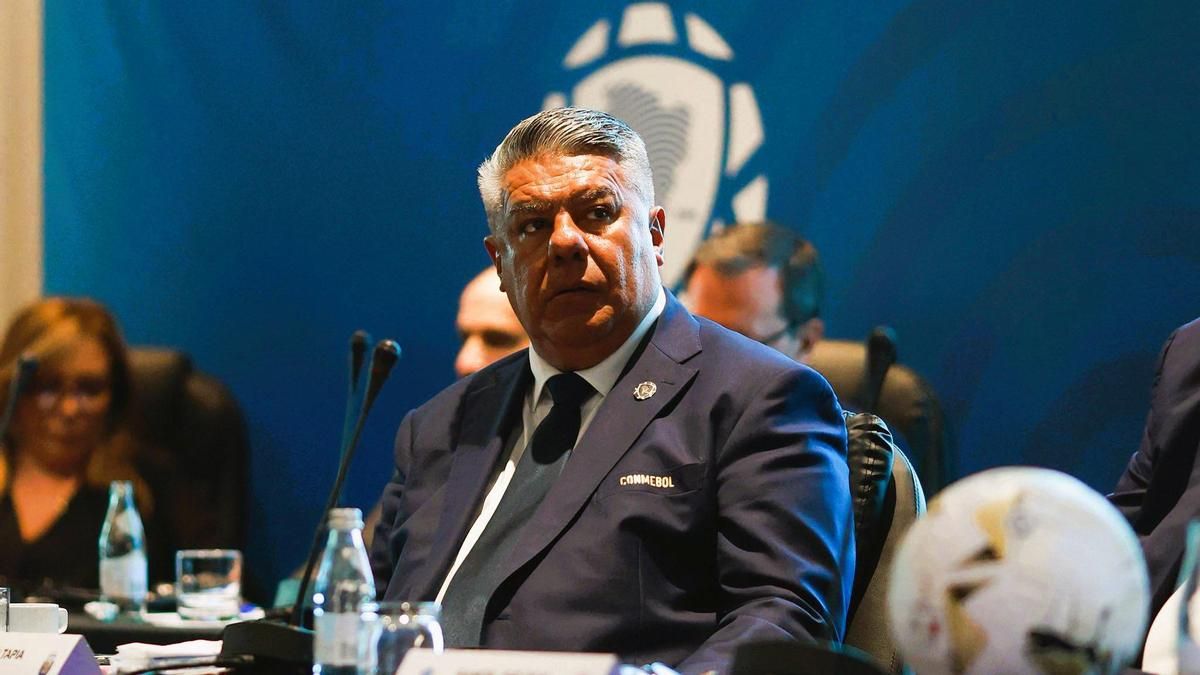 La Justicia de Estados Unidos incautó el celular de Chiqui Tapia y fue citado a declarar