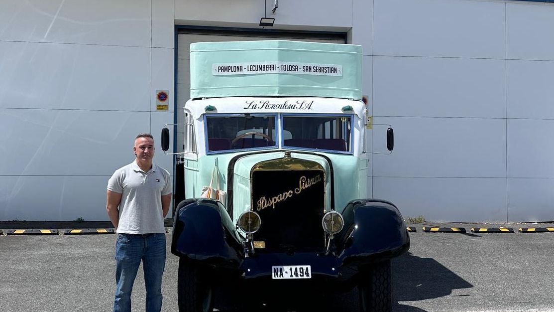 Cien años y un millón de kilómetros: el autobús que estrenó en 1926 la ruta entre Pamplona y Donostia vuelve a rodar