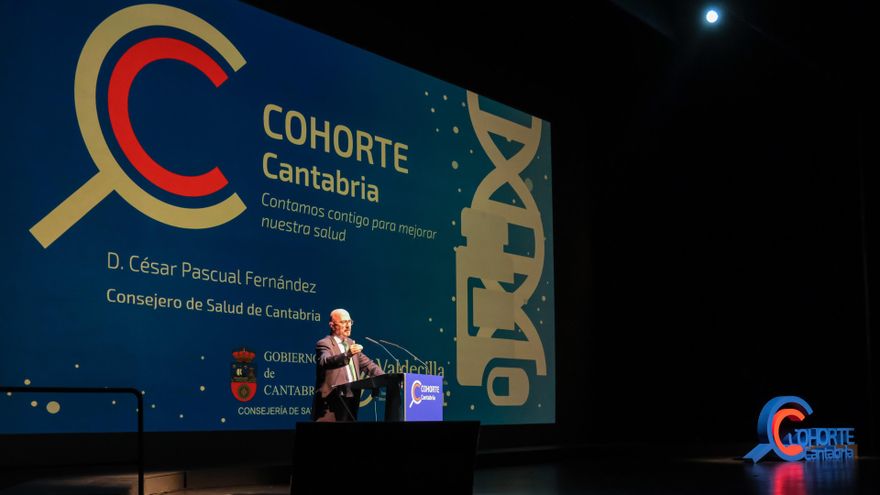 El consejero de Salud, César Pascual, en el acto conmemorativo de los 50.000 voluntarios participantes en Cohorte Cantabria