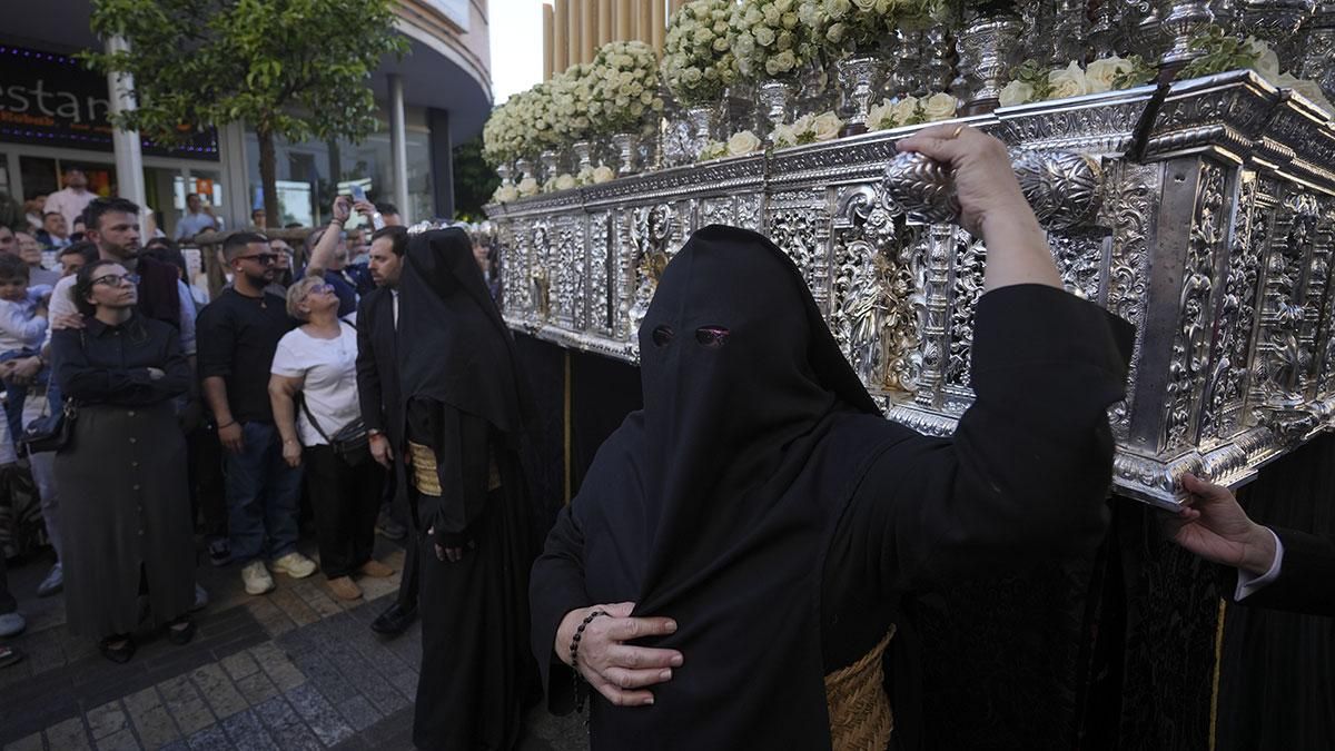 Salida procesional de la Hermandad de la Expiración, en imágenes