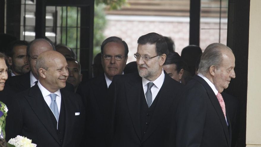 Un catedrático dice que, más que subir los sueldos a los políticos, hay que evitar que ningún cargo cobre más que Rajoy