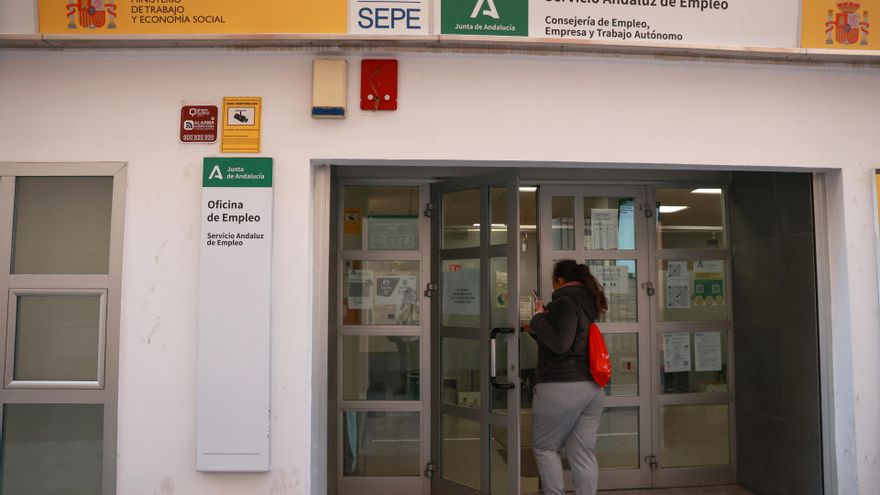 Andalucía lidera por segundo mes consecutivo la caída del paro, que baja de la barrera de los 550.000 desempleados