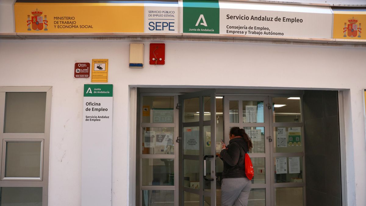 Andalucía lidera por segundo mes consecutivo la caída del paro, que baja de la barrera de los 550.000 desempleados
