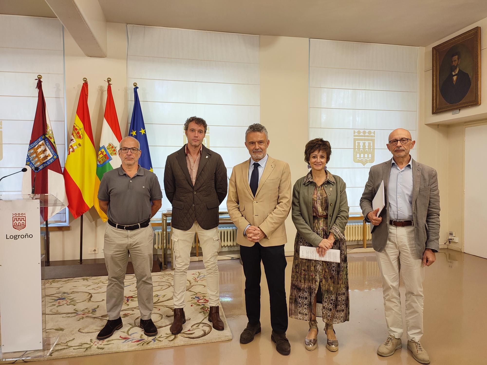 El alcalde de Logroño, Conrado Escobar, junto a los concejales de Alcaldía, Celia Sanz, y Medio Ambiente, Manuel Marañón,