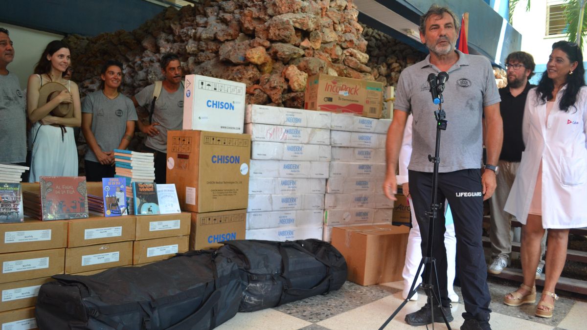 La misión 'Rumbo a Cuba' entrega los paneles solares y el material sanitario al hospital pediátrico de La Habana