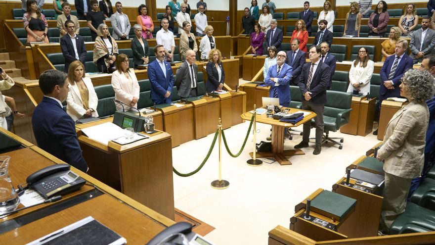 Pradales detiene su discurso en el Parlamento para plantear un minuto de silencio contra el genocidio en Palestina