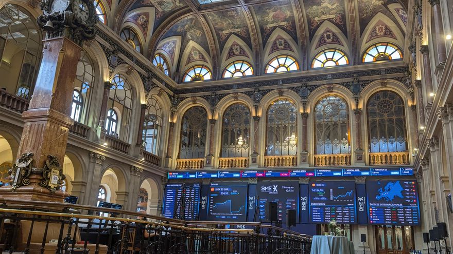 El IBEX 35 sube el 0,11 % al cierre por la incertidumbre,  tras el bloqueo a los aranceles de Trump