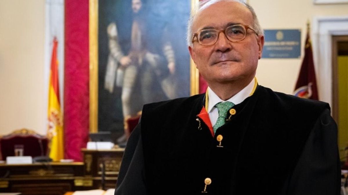 El historiador Benigno Pendás, en Avilés: "Putín es un profesional y Trump un empresario aficionado a la política"