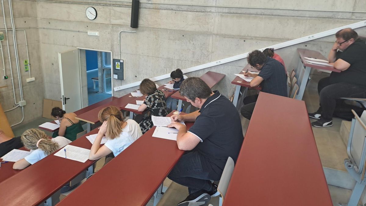 'Escabechina' en las oposiciones de auxiliar de enfermería de la Región de Murcia: solo 10 aprobados entre los más de 3.300 aspirantes